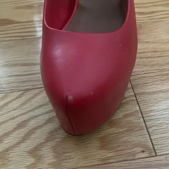 Red Pumps - Picture 2 of 3